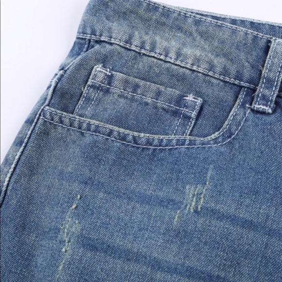 DONATED 🎉HP🎉 NEW Distressed Ripped Blue 5-pocketed Denim Shorts w/rolled-hem - Picture 4 of 11